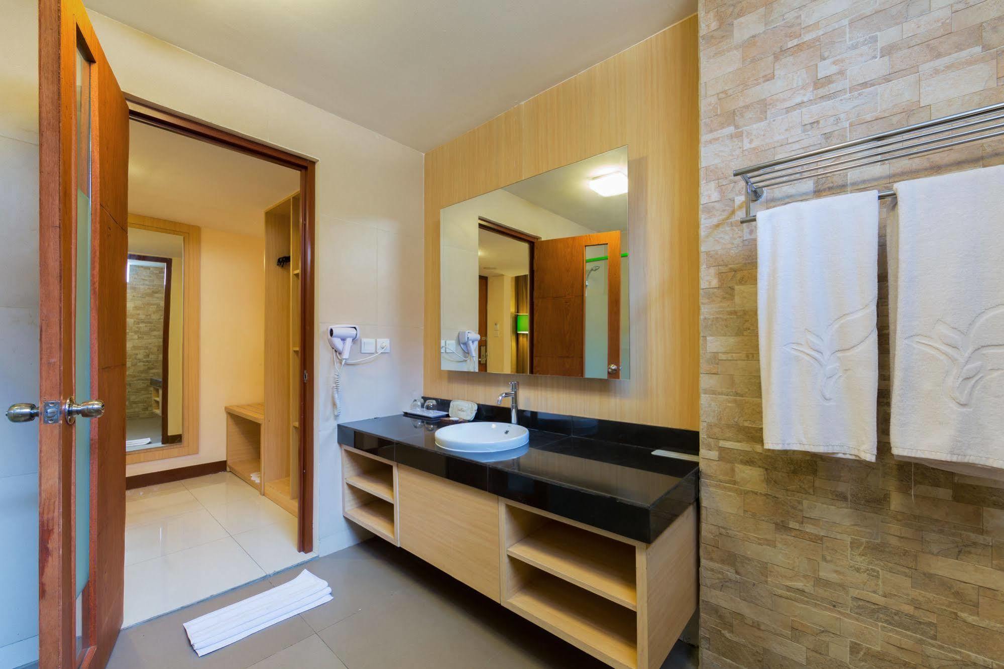 Vihan Suites Bali Kuta Lombok Extérieur photo